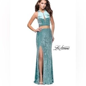 LA FEMME Aqua Open-Back Long Mock Two-Piece Velvet Gown
